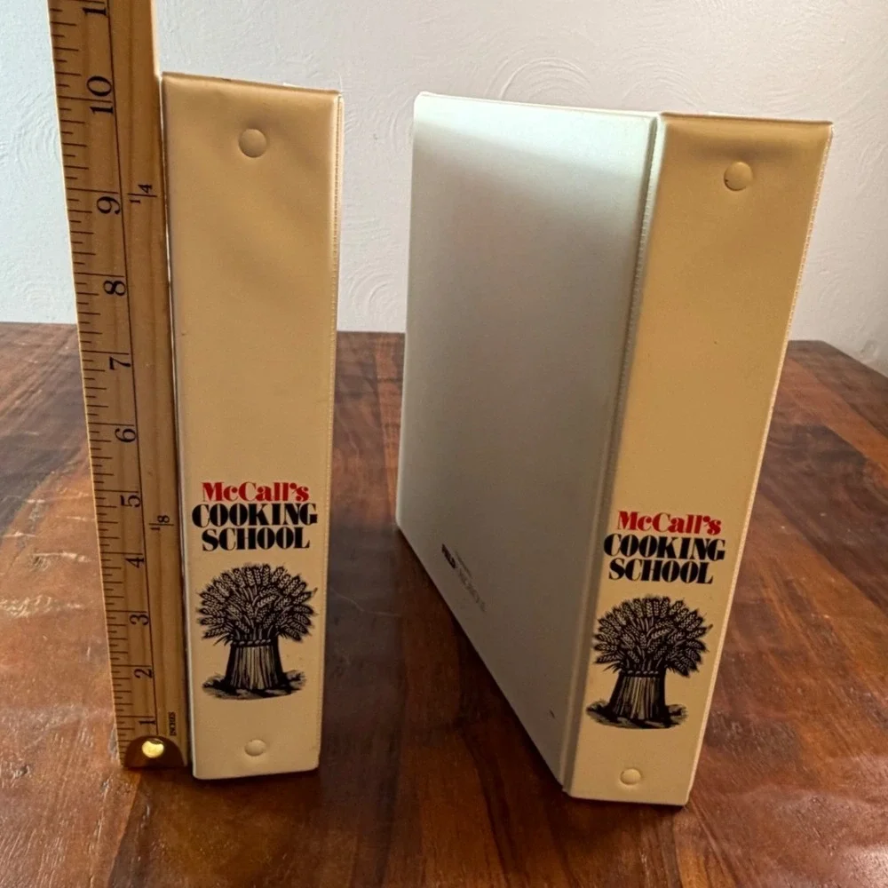 Vintage 1985 McCalls Cooking School Recipe Binder Set 2 Volume Collection 10in